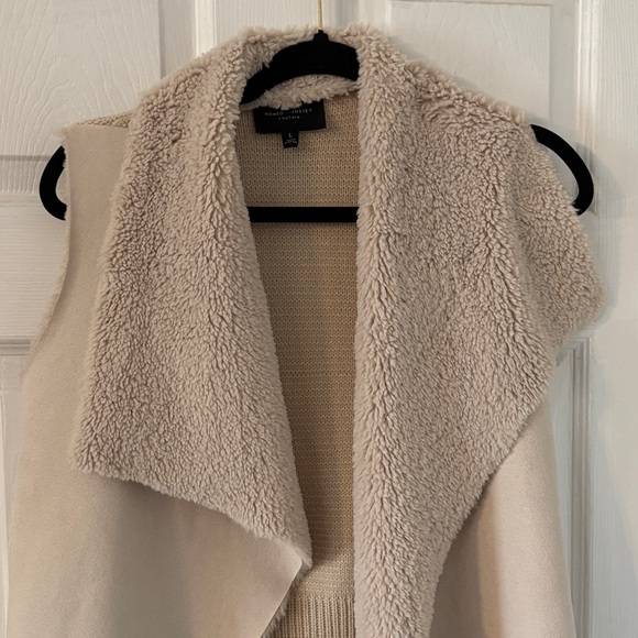 Romeo + Juliet Couture Faux Shearling Draped Open Front Vest Size L - Picture 4 of 6